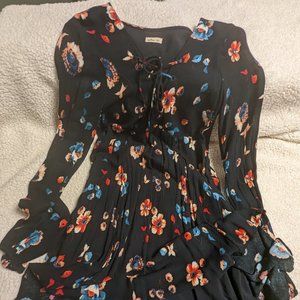 HOLLISTER SMALL FALL/WINTER BLACK FLORAL DRESS